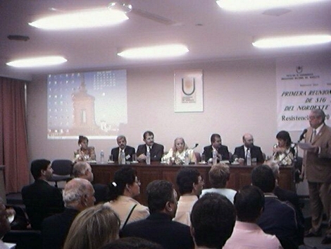 El Decano de la Fac. de Humanidades, Prof. W. Rey pronuncia el discurso de apertura