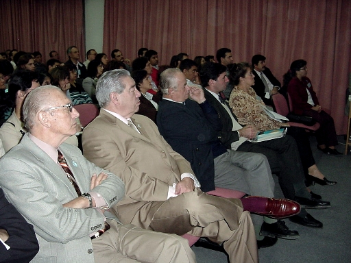 Autoridades de la Facultad de Humanidades, del Departamento de Geograf�a y representantes de la UNNE