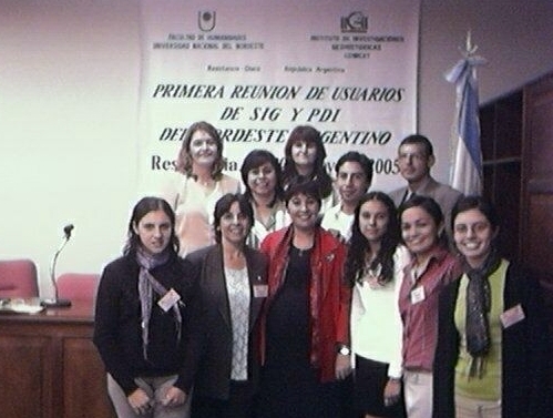 Profesores organizadores y alumnos colaboradores en la organizaci�n del evento