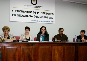 Panelistas Prof. Rosa P. de Ortega, Prof. Fabiana Yurich, Prof. Patricia Delgado y Prof. Sergio Soto. Moderadora: Prof. Elsa S. de Zalazar